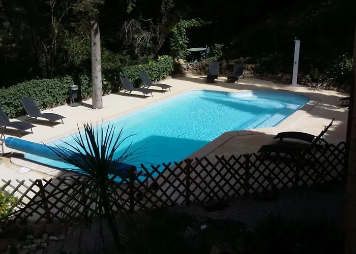 50m Plage T2 Grande Terrasse Vue Mer Climatisé Piscine Chauffée, Parking clos gratuit